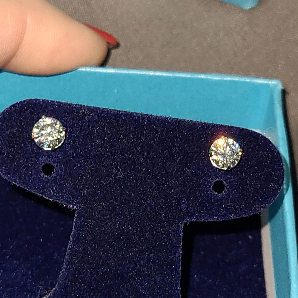 ❌SOLD❌REAL 1CT Mossanite Basket Stud Earrings!